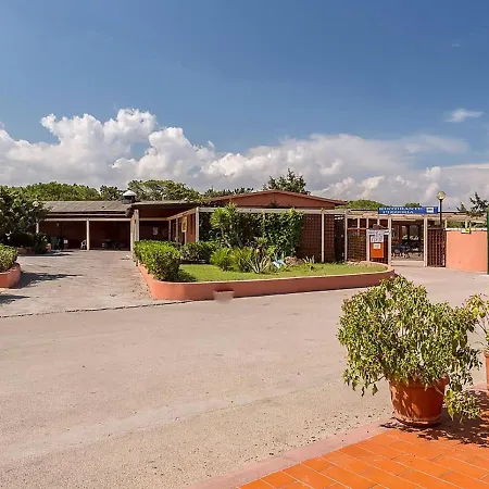Dom wakacyjny Pleasant Mobile Home In Sorso With Garden *